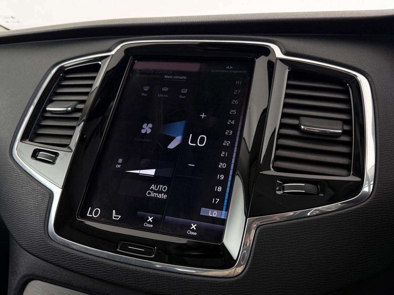 VOLVO XC90 thumbnail Infotainment System