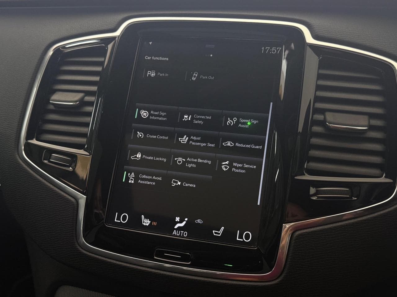 VOLVO XC90 thumbnail Infotainment System