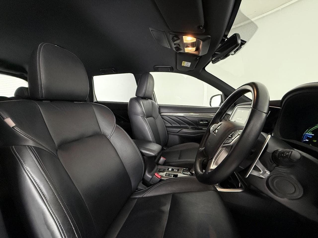 Mitsubishi Outlander thumbnail Seat Driver
