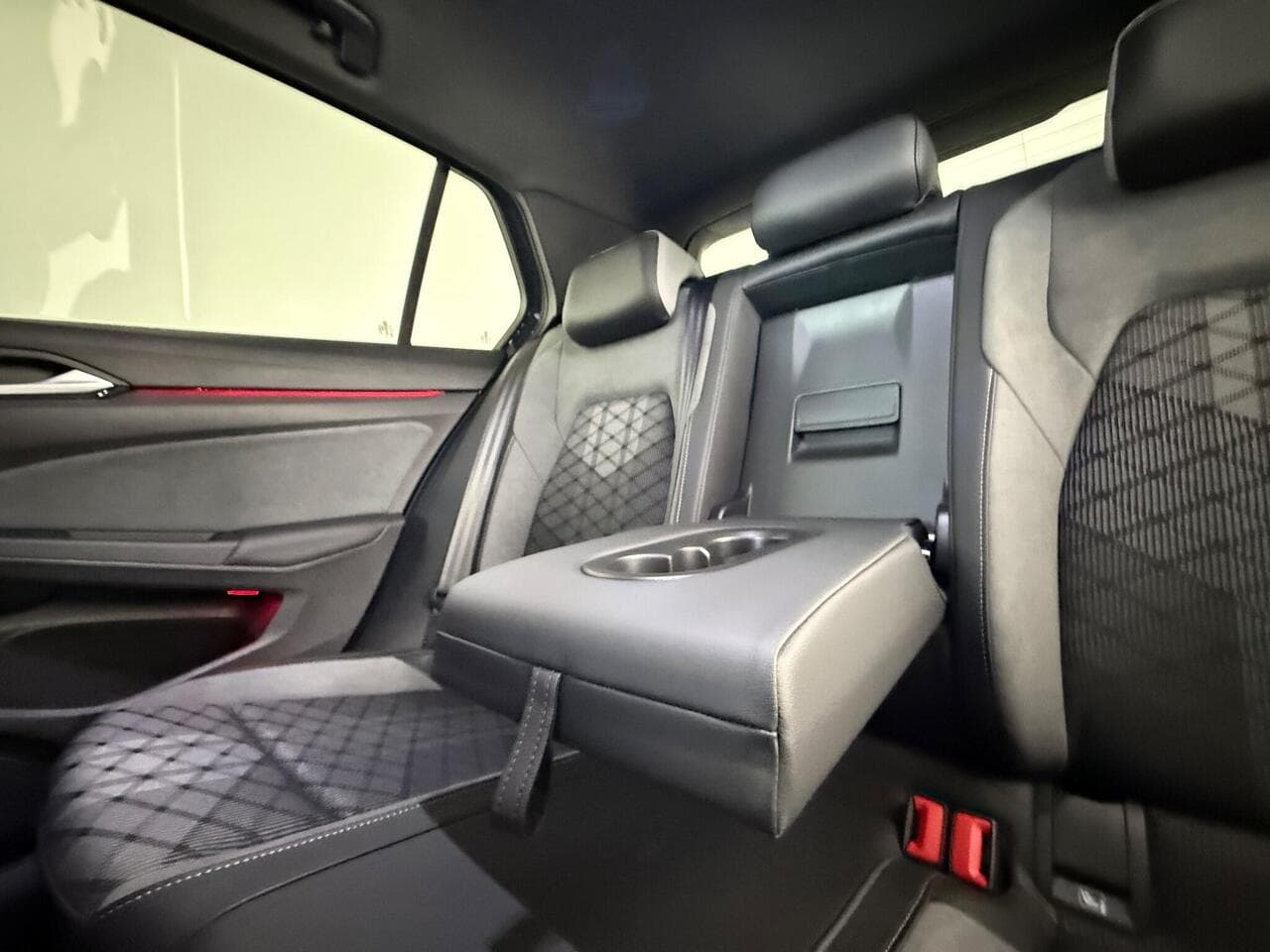 VOLKSWAGEN Golf thumbnail Seats Rear