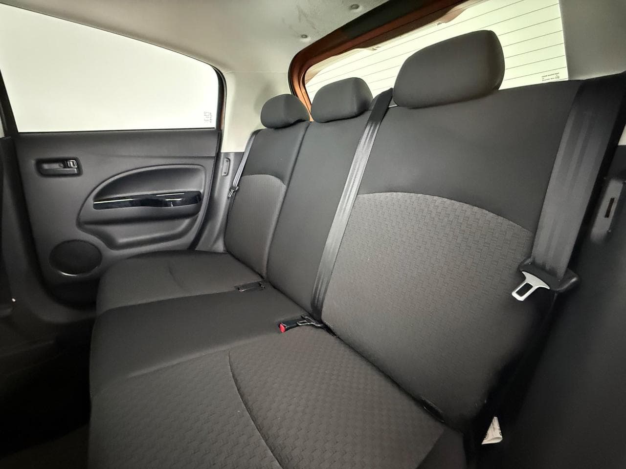 MITSUBISHI Mirage thumbnail Seats Rear