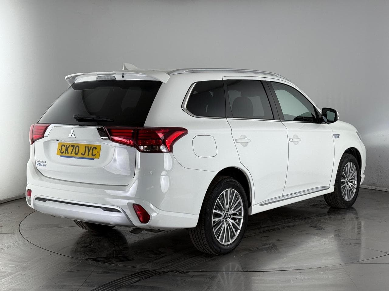 Mitsubishi Outlander thumbnail Rear Right