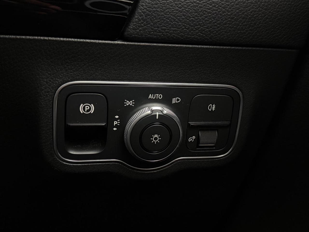 MERCEDES-BENZ GLA thumbnail Misc Controls