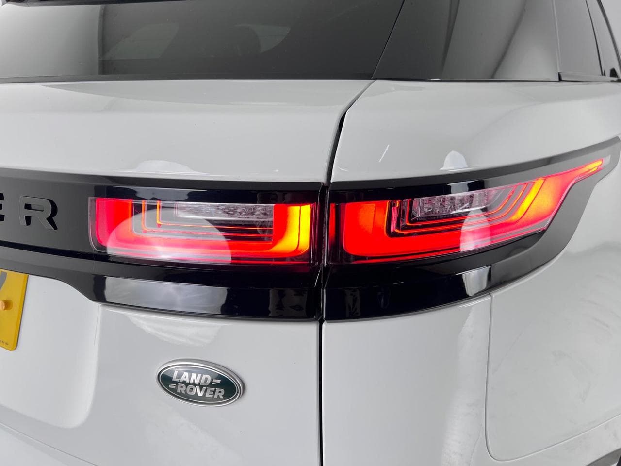 LAND ROVER RANGE ROVER VELAR thumbnail Lights Rear
