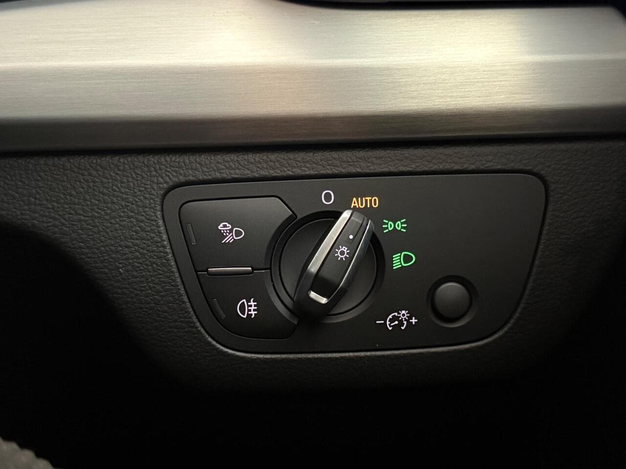 AUDI Q5 thumbnail Misc Controls