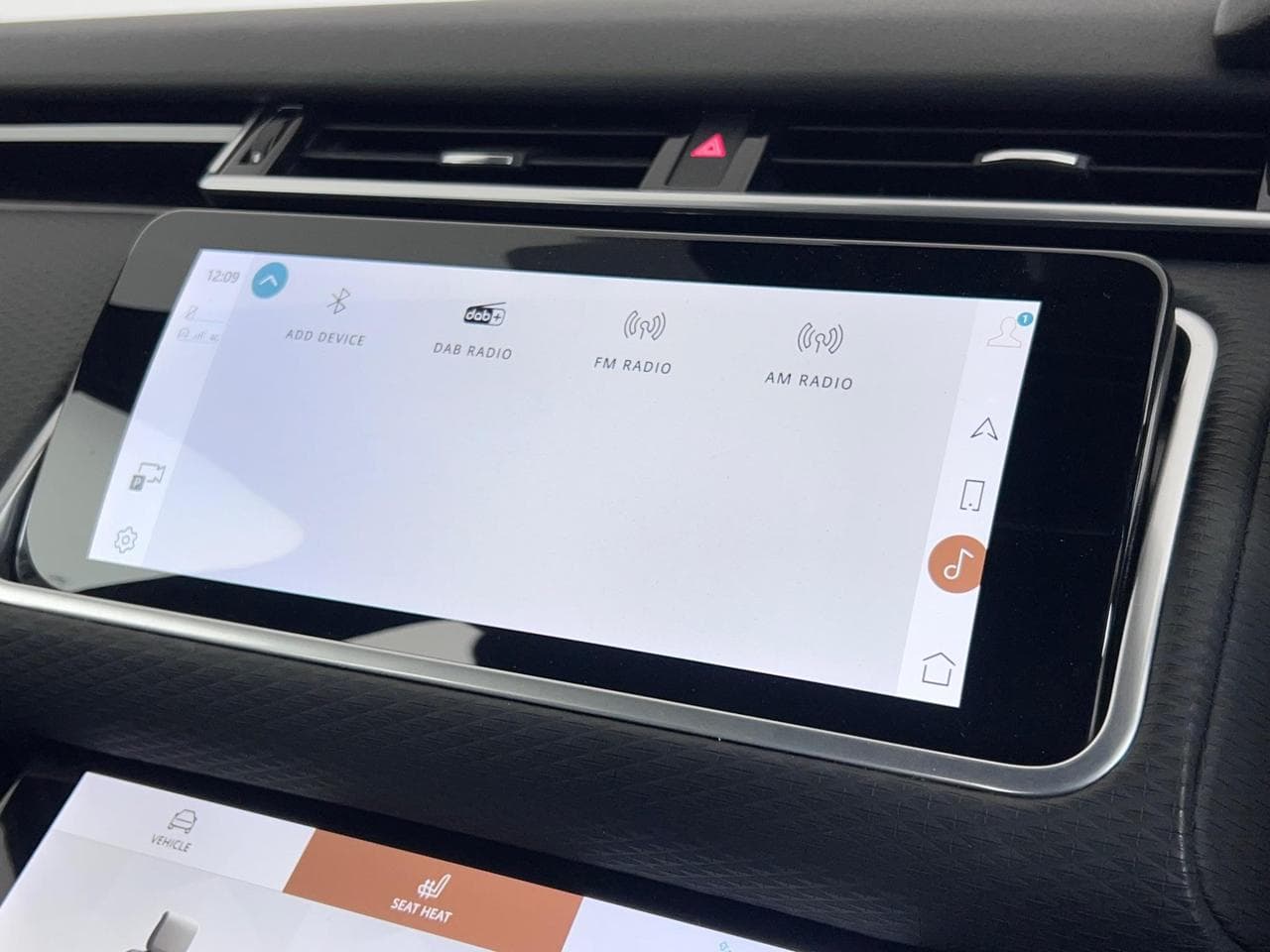 LAND ROVER Range Rover Velar thumbnail Infotainment System