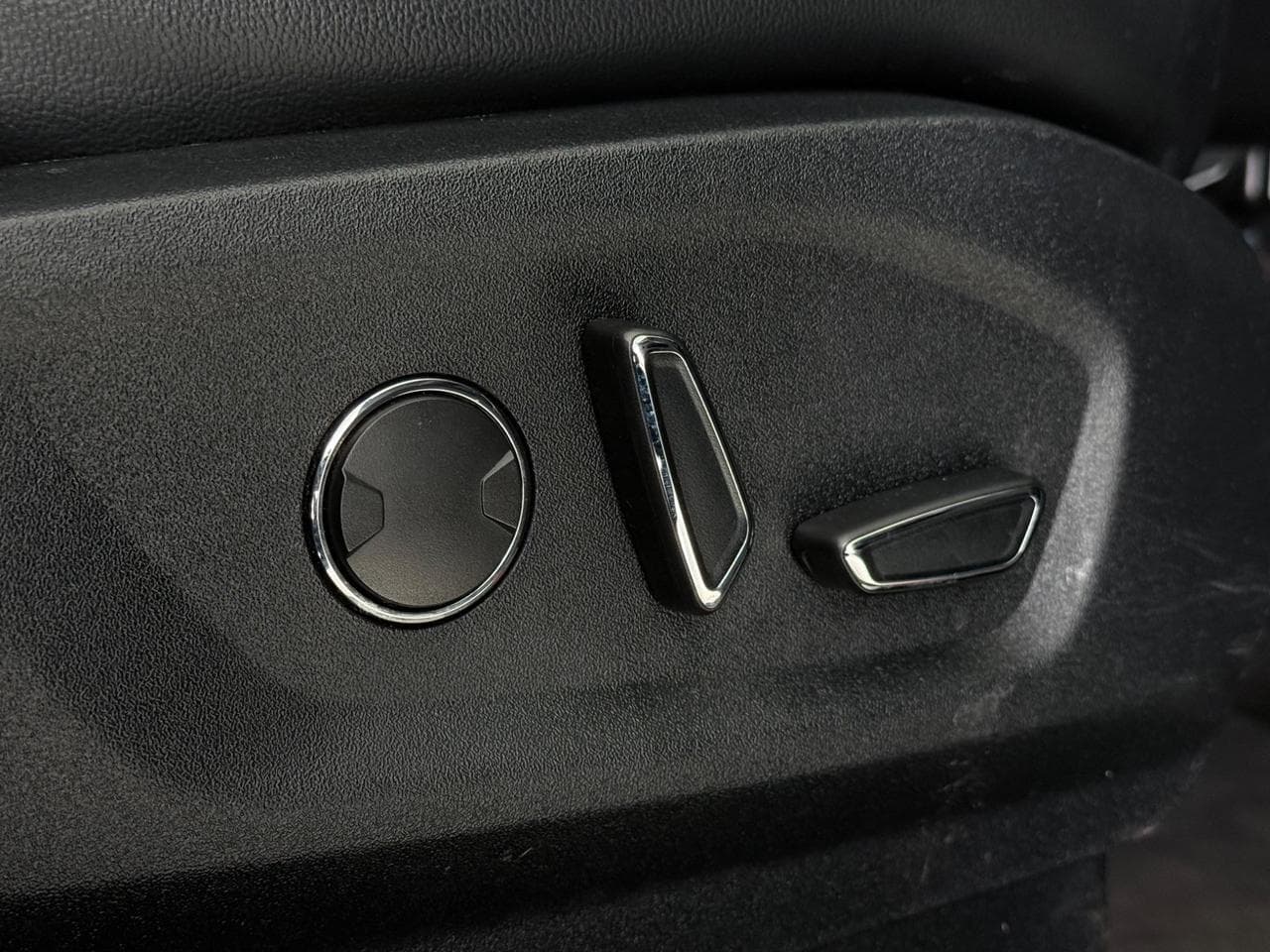 Ford Edge thumbnail Misc Controls