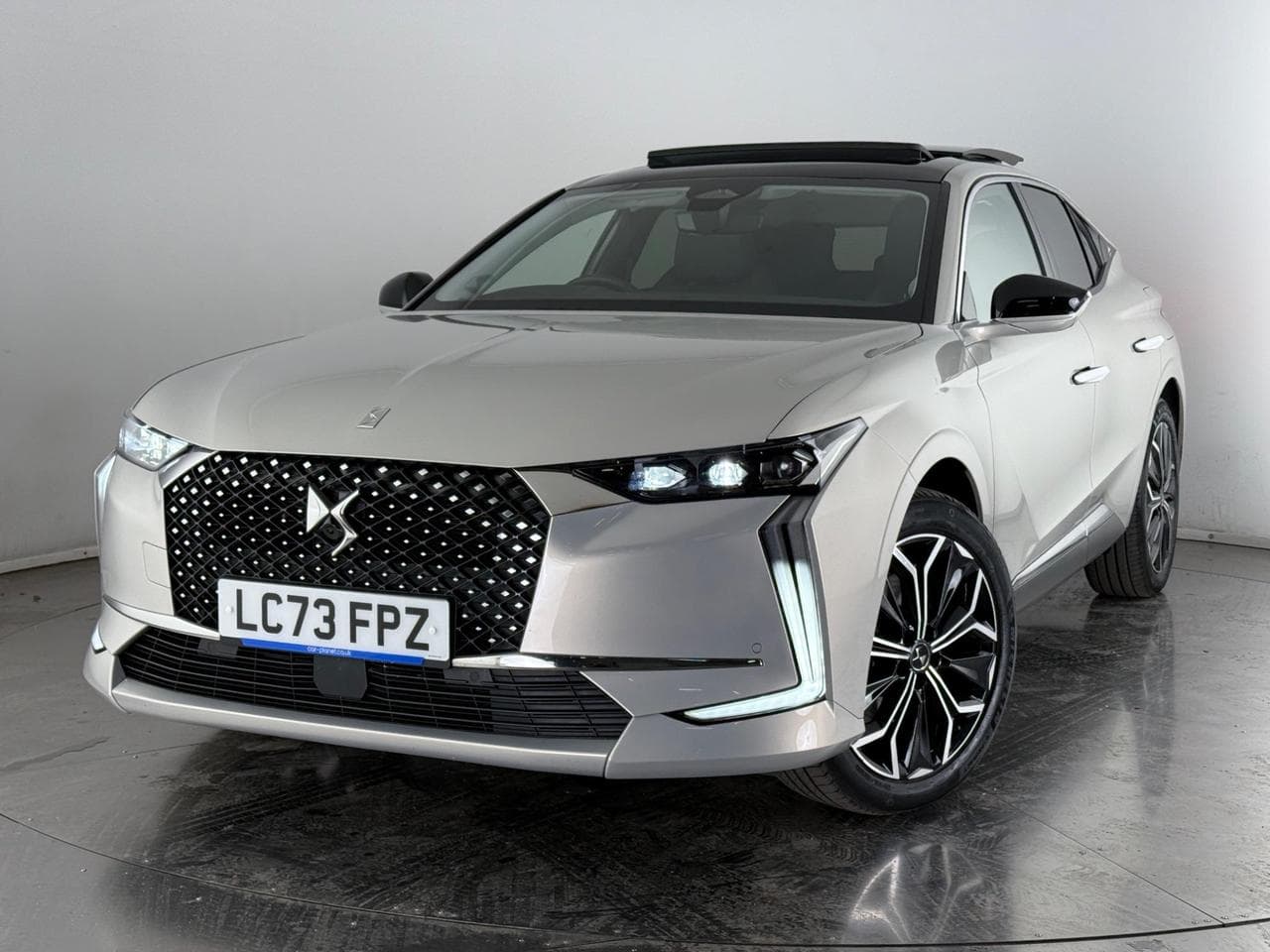 DS 4 thumbnail Front Left