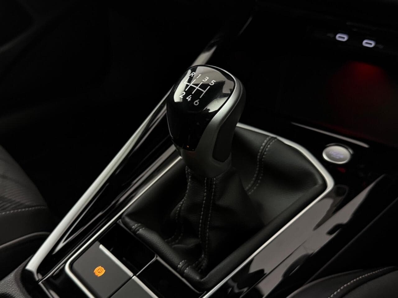 VOLKSWAGEN Golf thumbnail Interior Front
