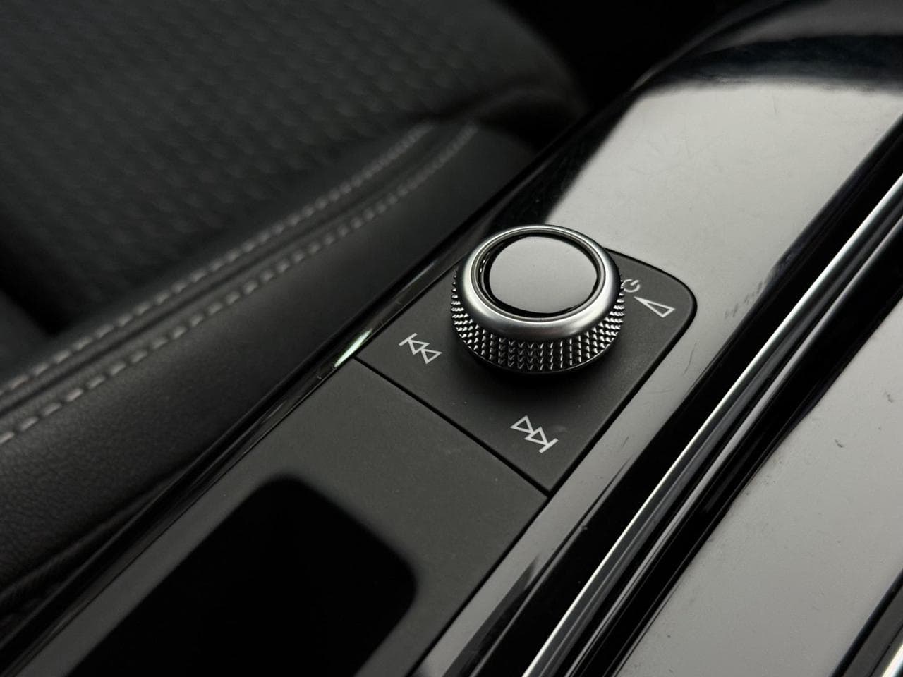 AUDI A4 thumbnail Interior Front
