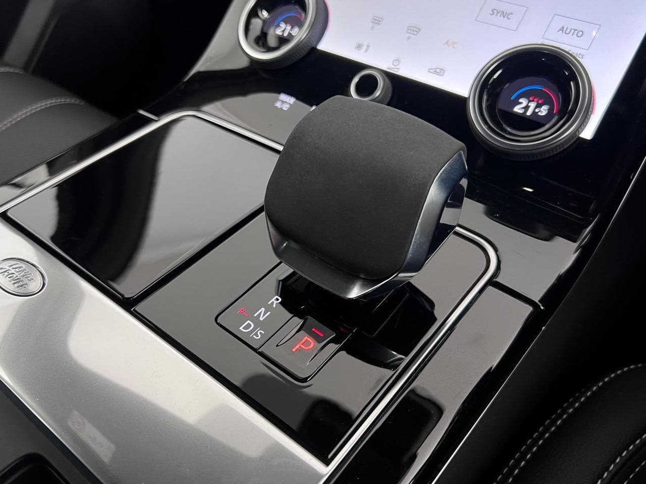 LAND ROVER Range Rover Velar thumbnail Interior Front