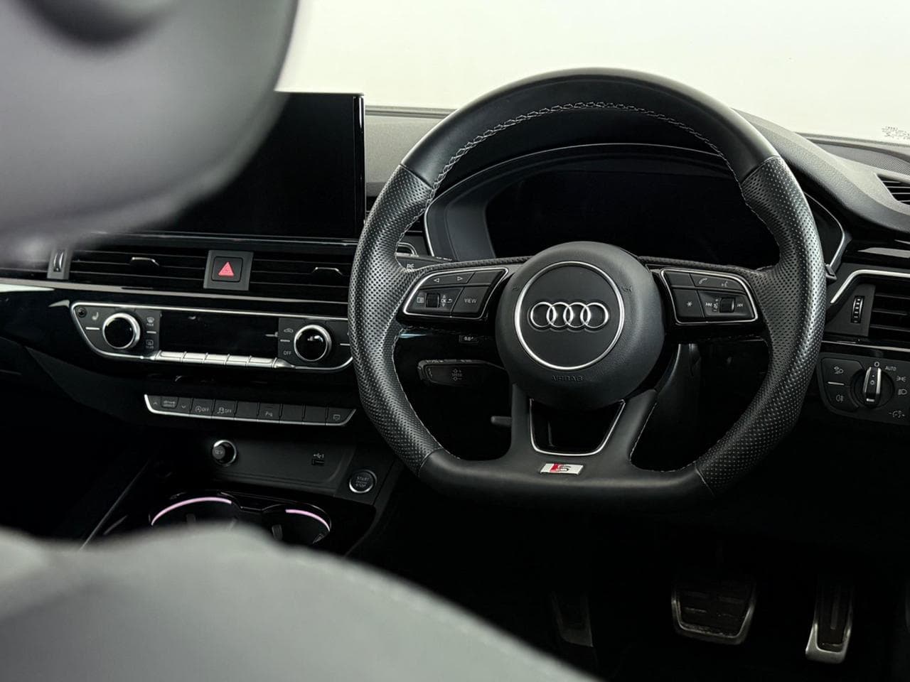 AUDI A4 thumbnail Steering Wheel