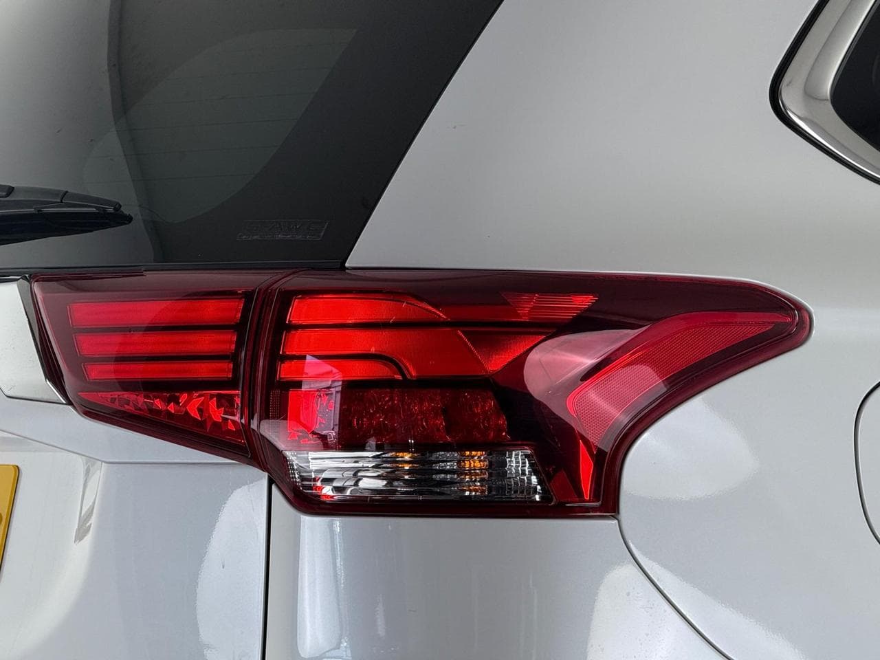 MITSUBISHI Outlander thumbnail Lights Rear