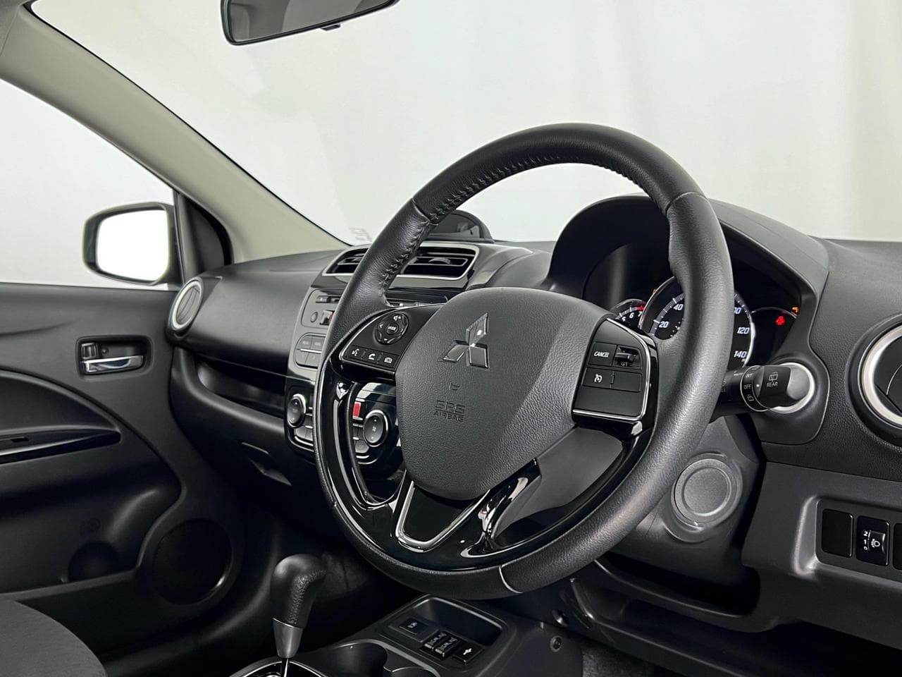 MITSUBISHI MIRAGE thumbnail Interior Front
