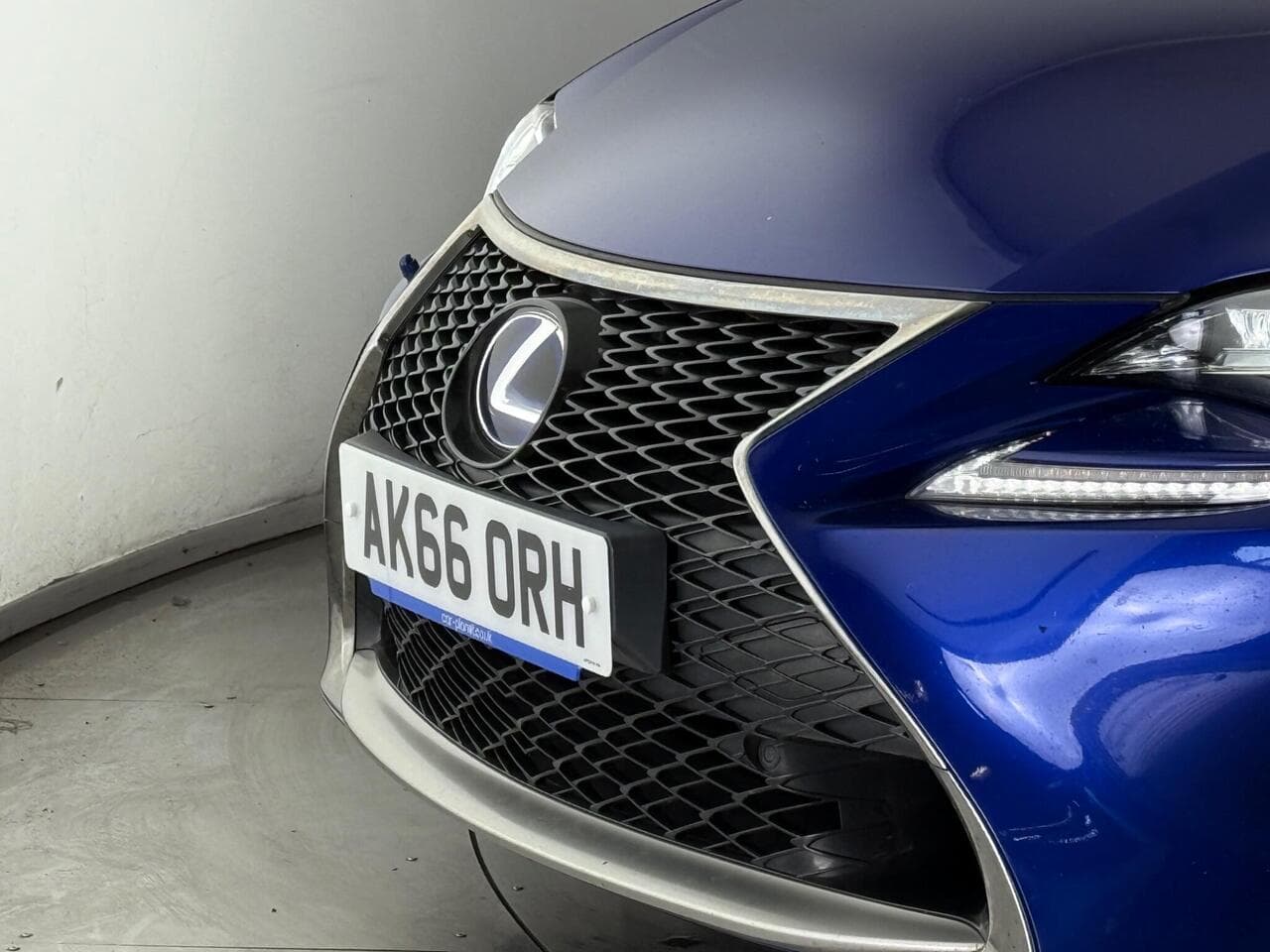 LEXUS RC thumbnail Lights Front