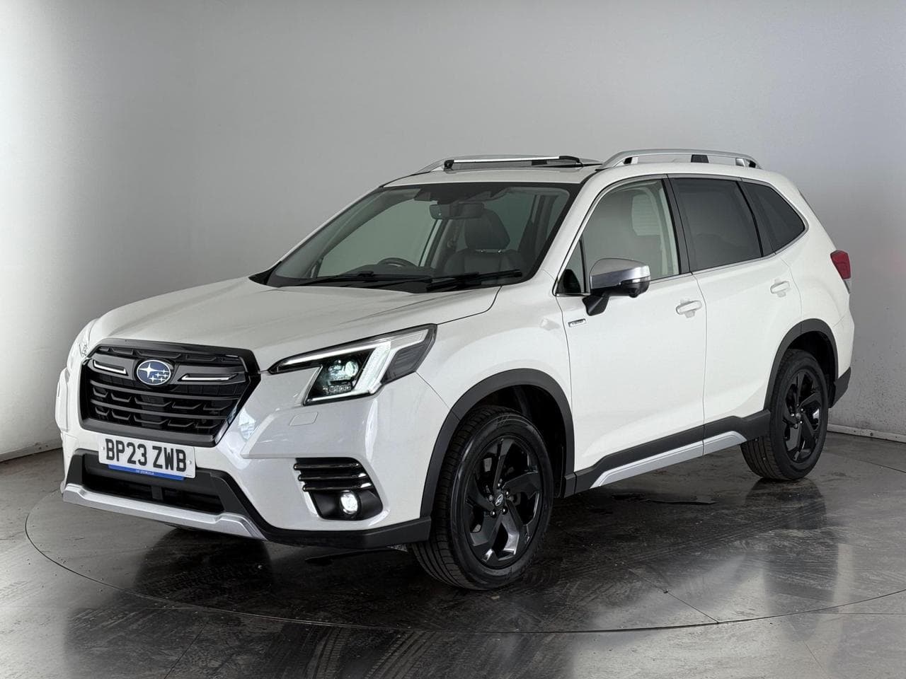 SUBARU Forester thumbnail Front Left