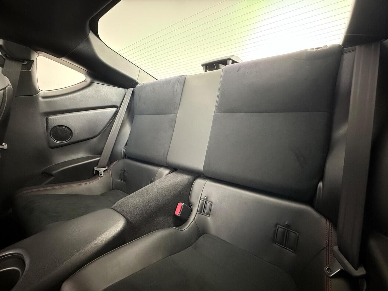 SUBARU BRZ thumbnail Seats Rear