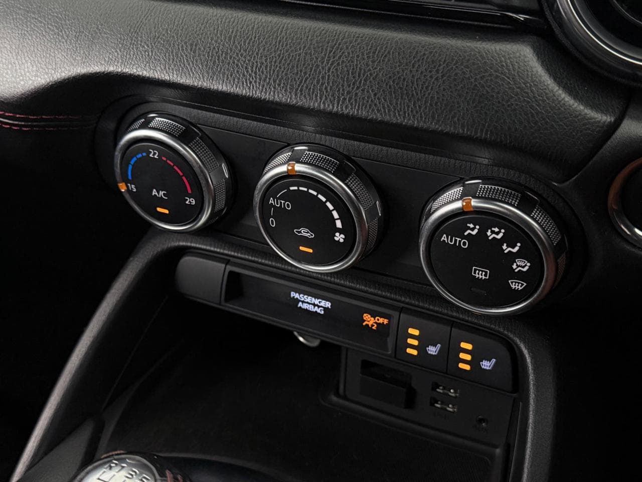 MAZDA MX-5 thumbnail Misc Controls