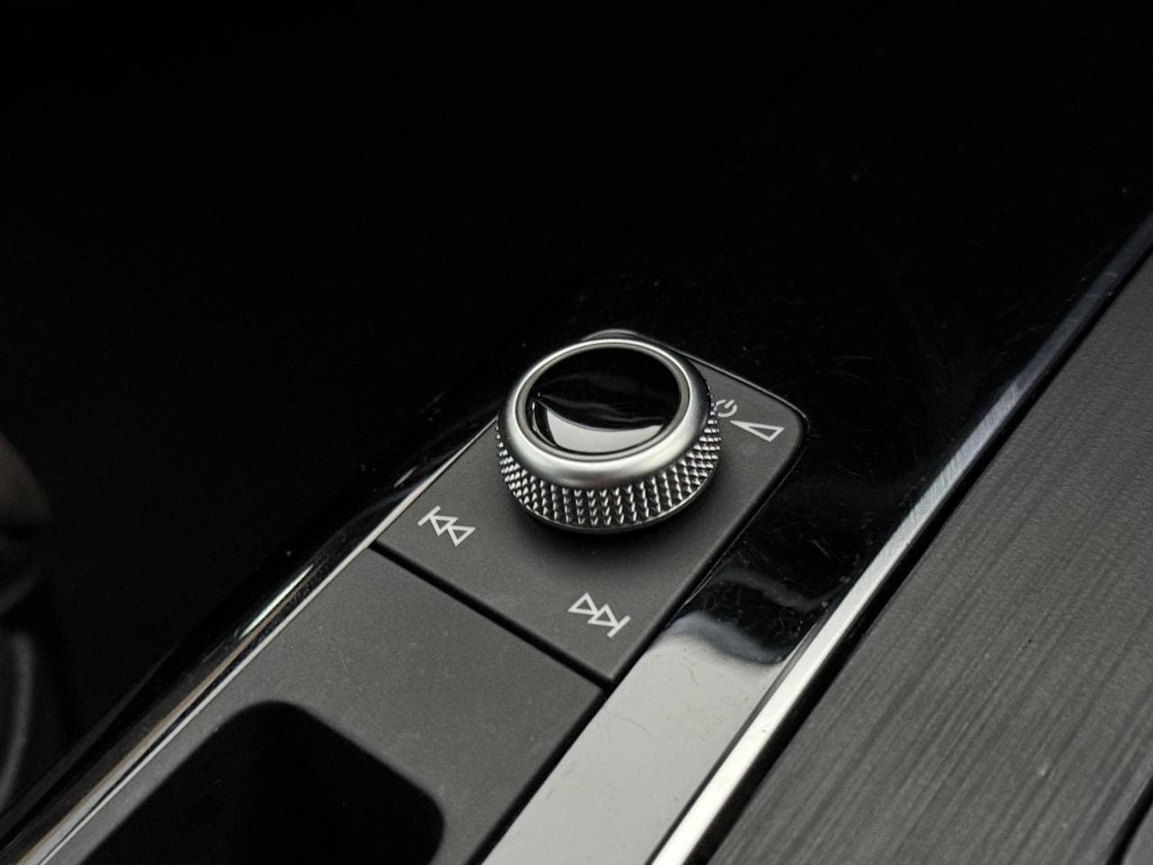 AUDI Q5 thumbnail Misc Controls