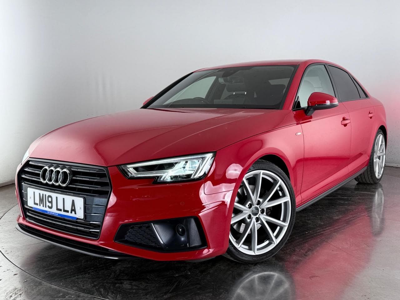 AUDI A4 thumbnail Front Left
