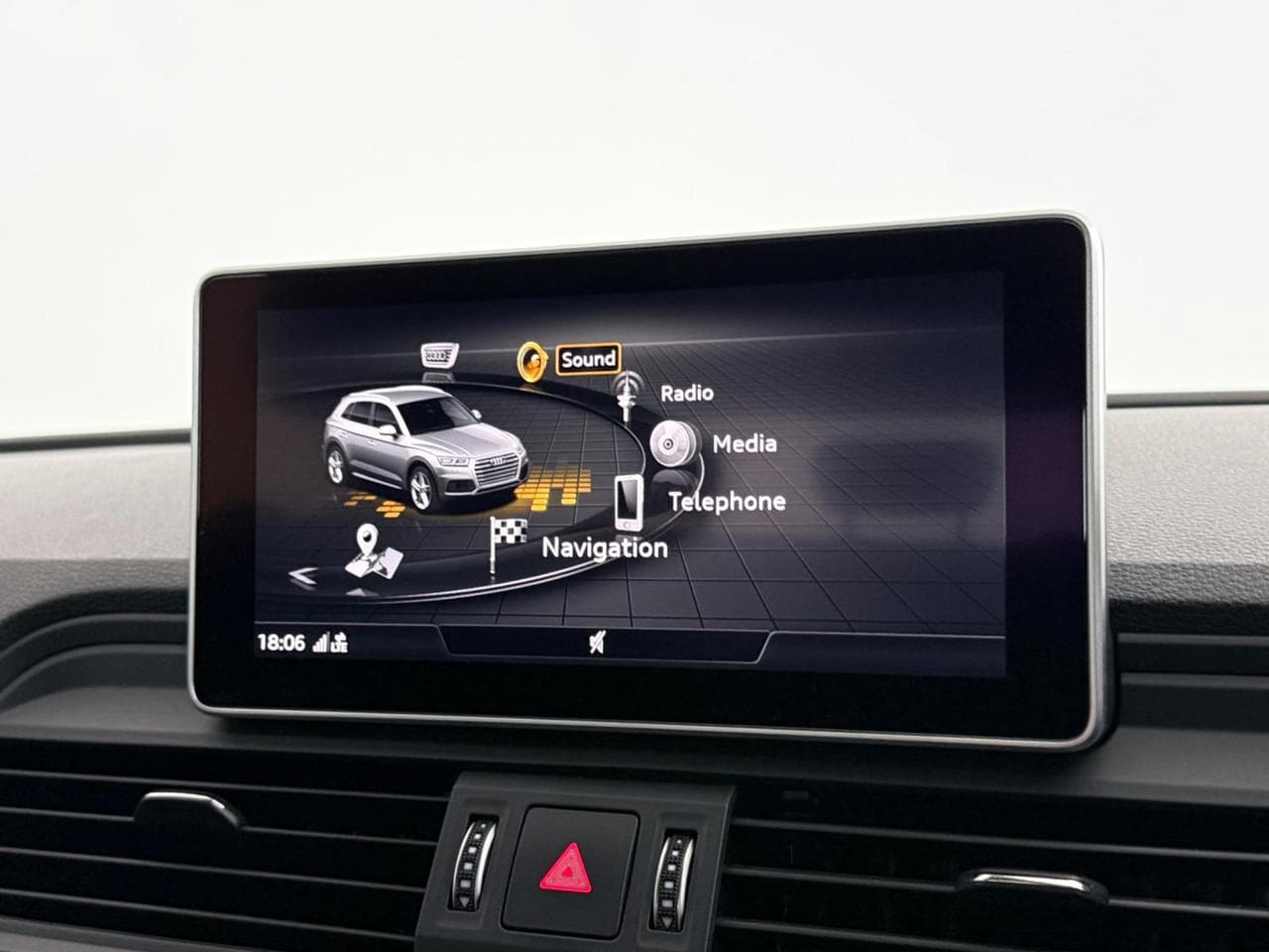 AUDI Q5 thumbnail Infotainment System