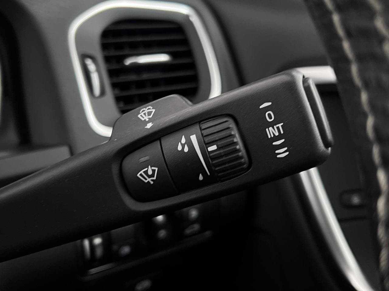 VOLVO S60 thumbnail Misc Controls