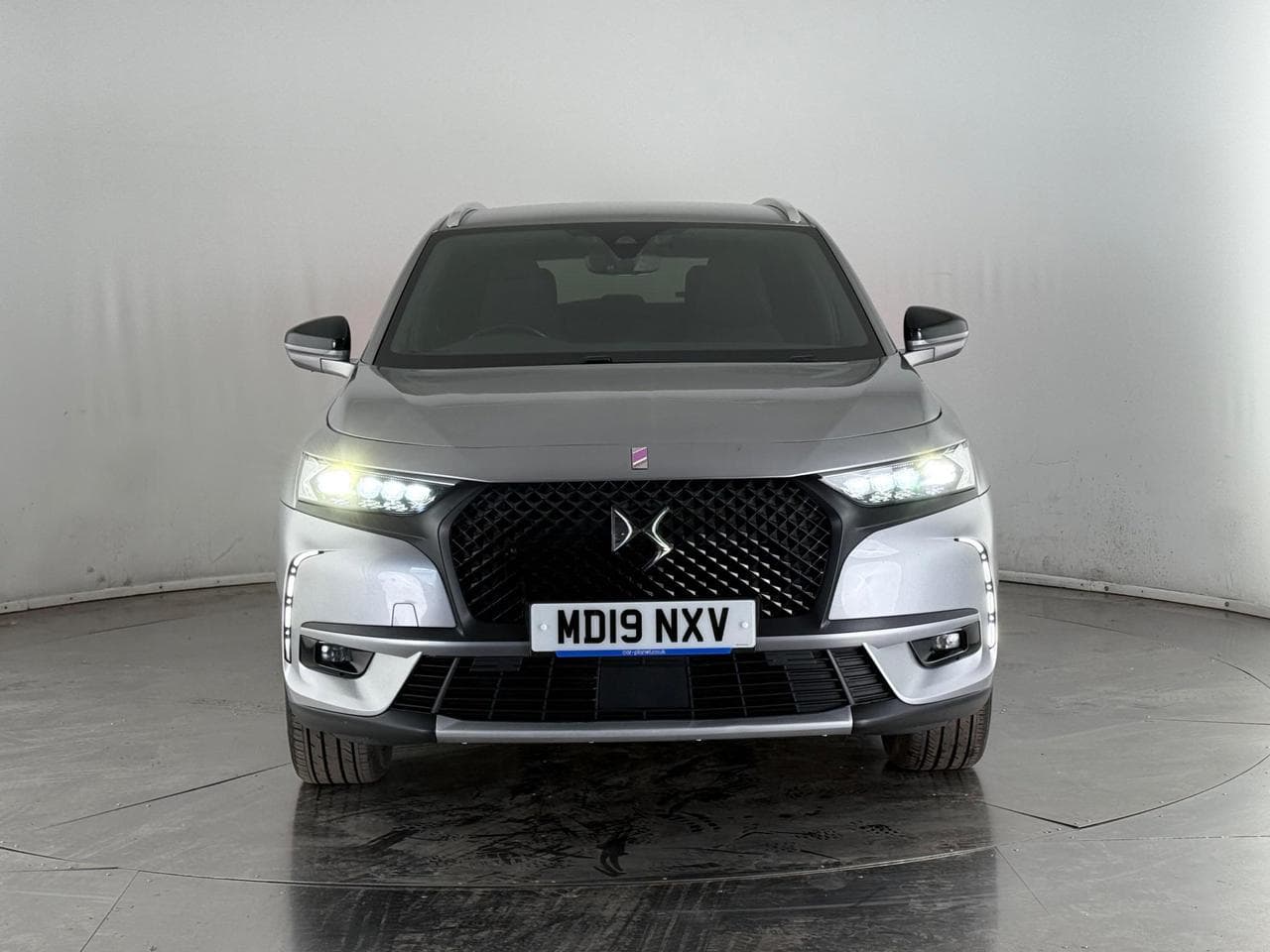 DS 7 Crossback thumbnail Front