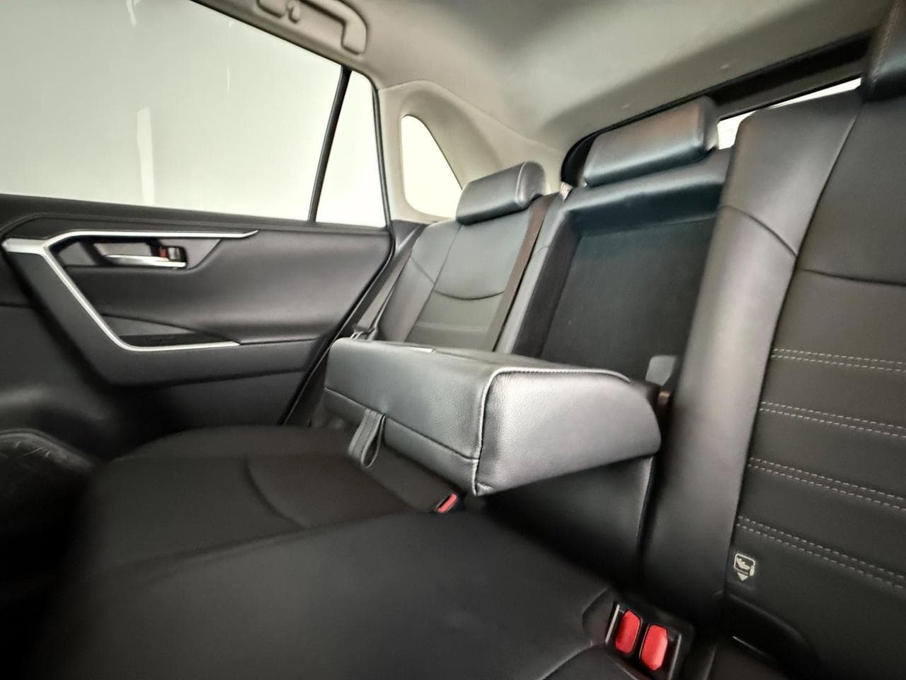 TOYOTA RAV4 thumbnail Seats Rear