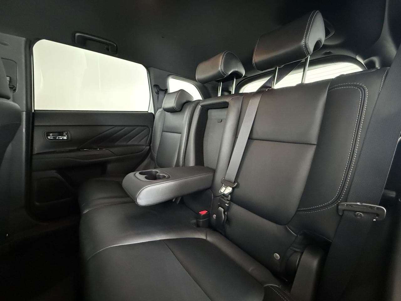 MITSUBISHI Outlander thumbnail Seats Rear