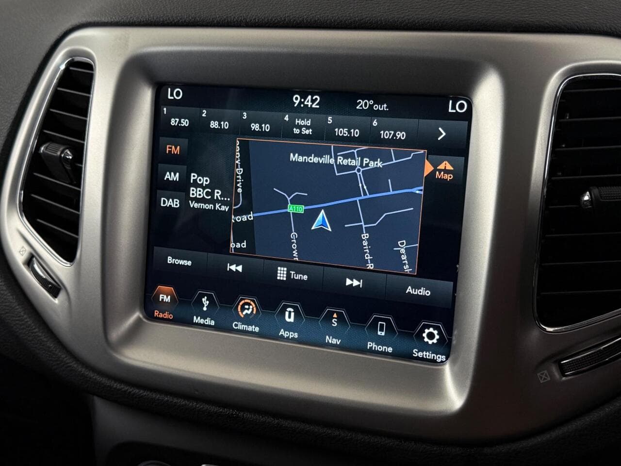 JEEP COMPASS thumbnail Infotainment System