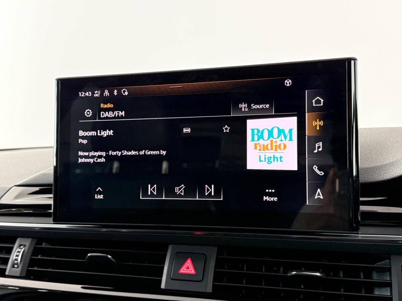 AUDI A4 thumbnail Infotainment System