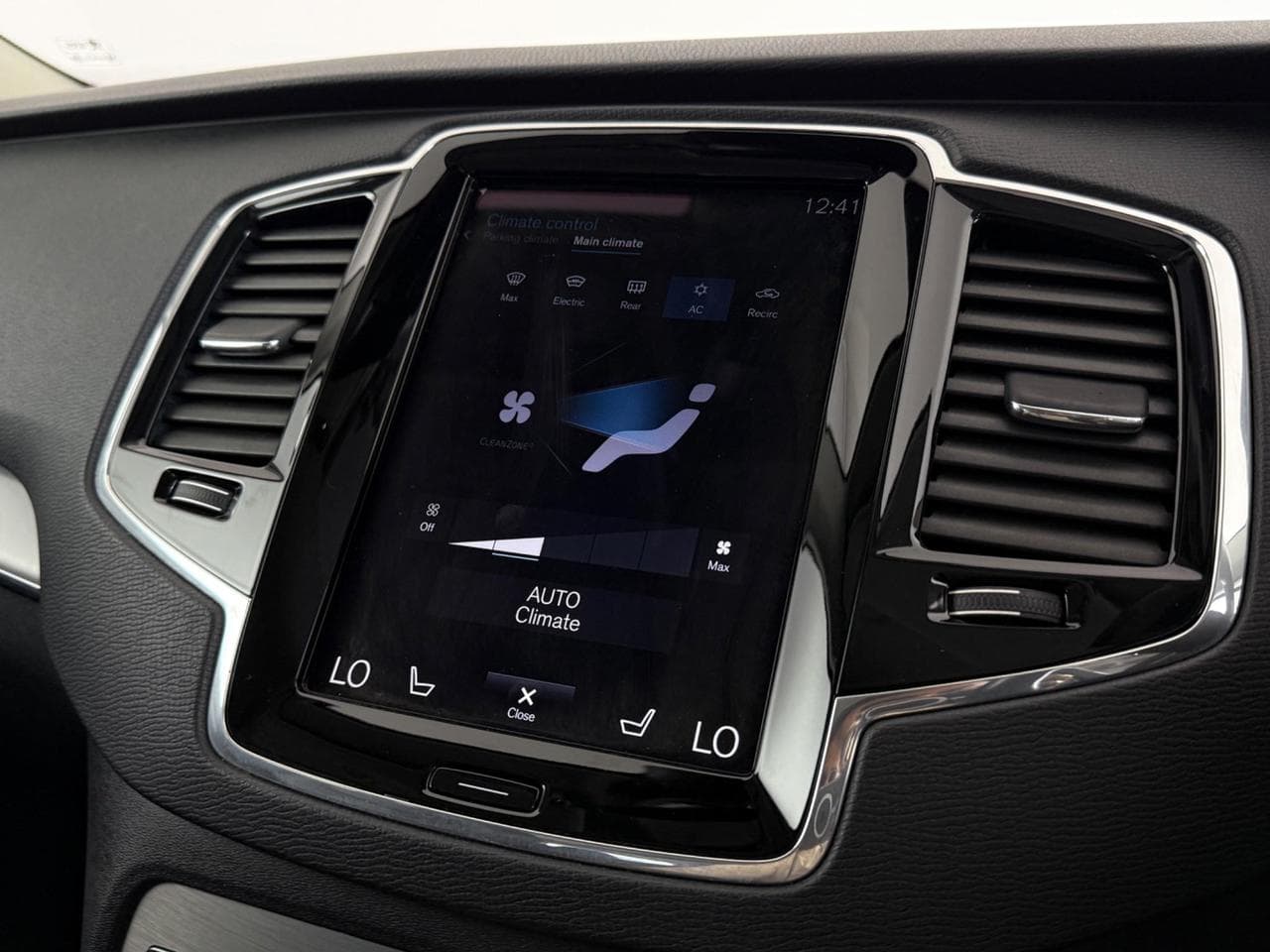 VOLVO XC90 thumbnail Infotainment System