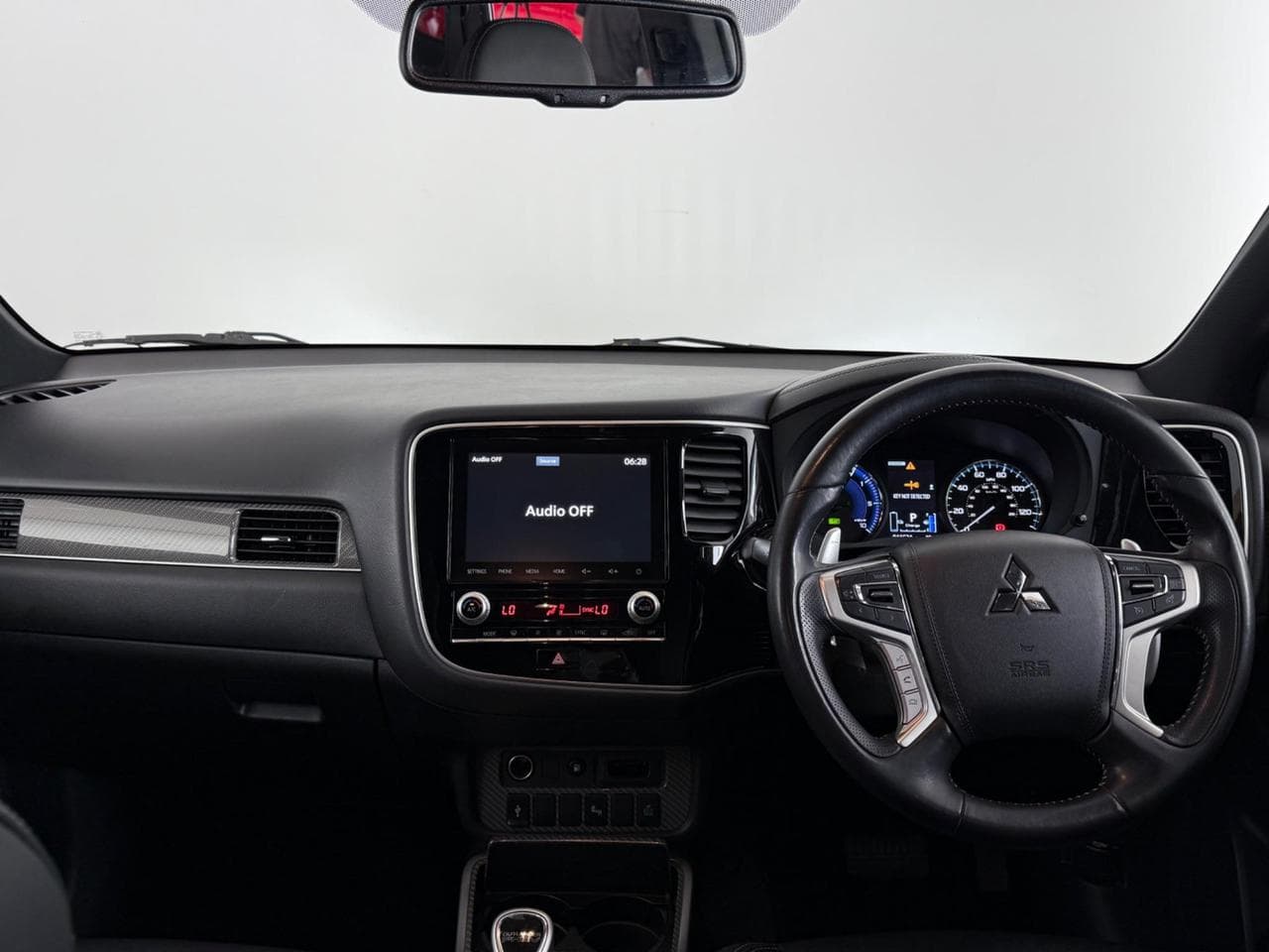 Mitsubishi Outlander thumbnail Interior Front