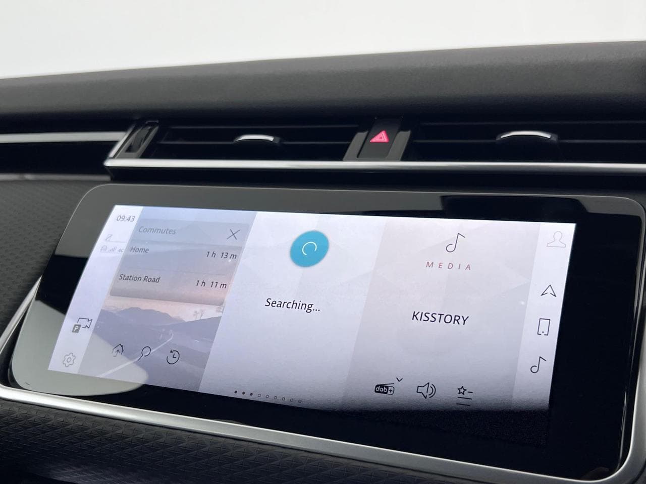 LAND ROVER RANGE ROVER VELAR thumbnail Infotainment System