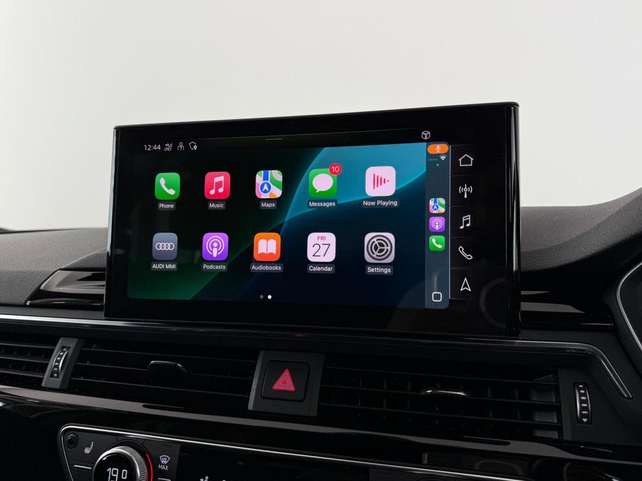 AUDI A4 thumbnail Infotainment System
