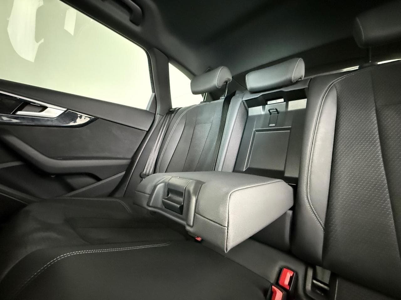 AUDI A4 thumbnail Seats Rear