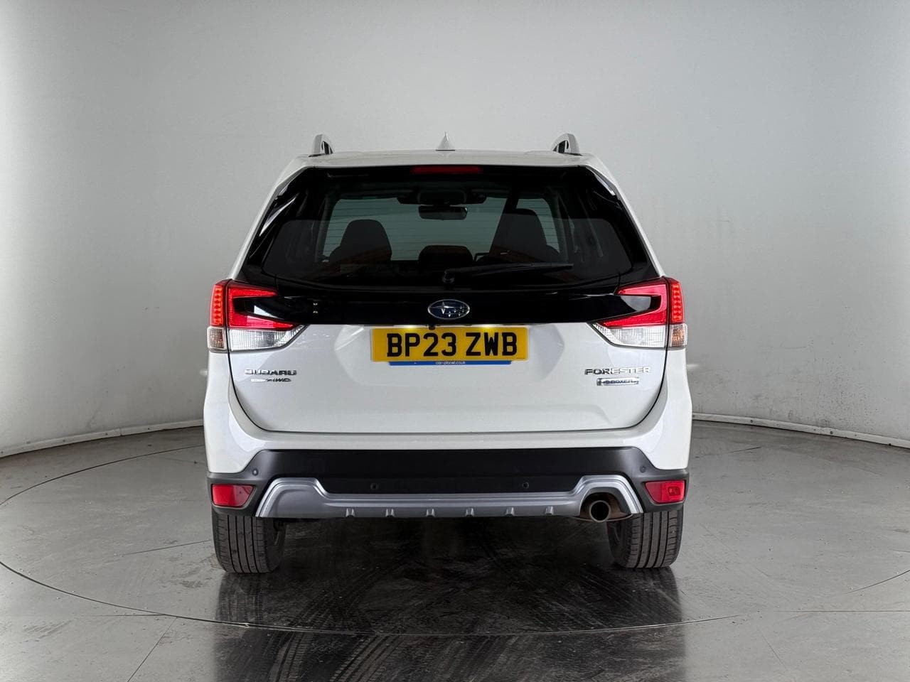 SUBARU Forester thumbnail Rear