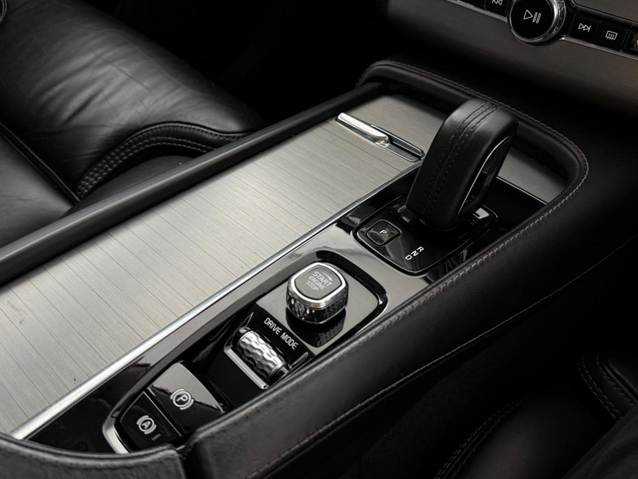 VOLVO XC90 thumbnail Interior Front