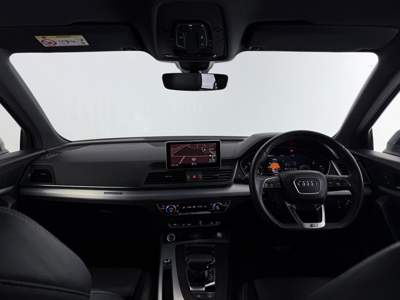 AUDI Q5 thumbnail Interior Front