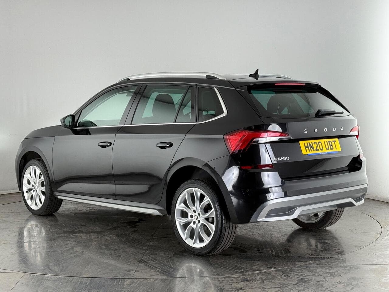 SKODA Kamiq thumbnail Rear Left