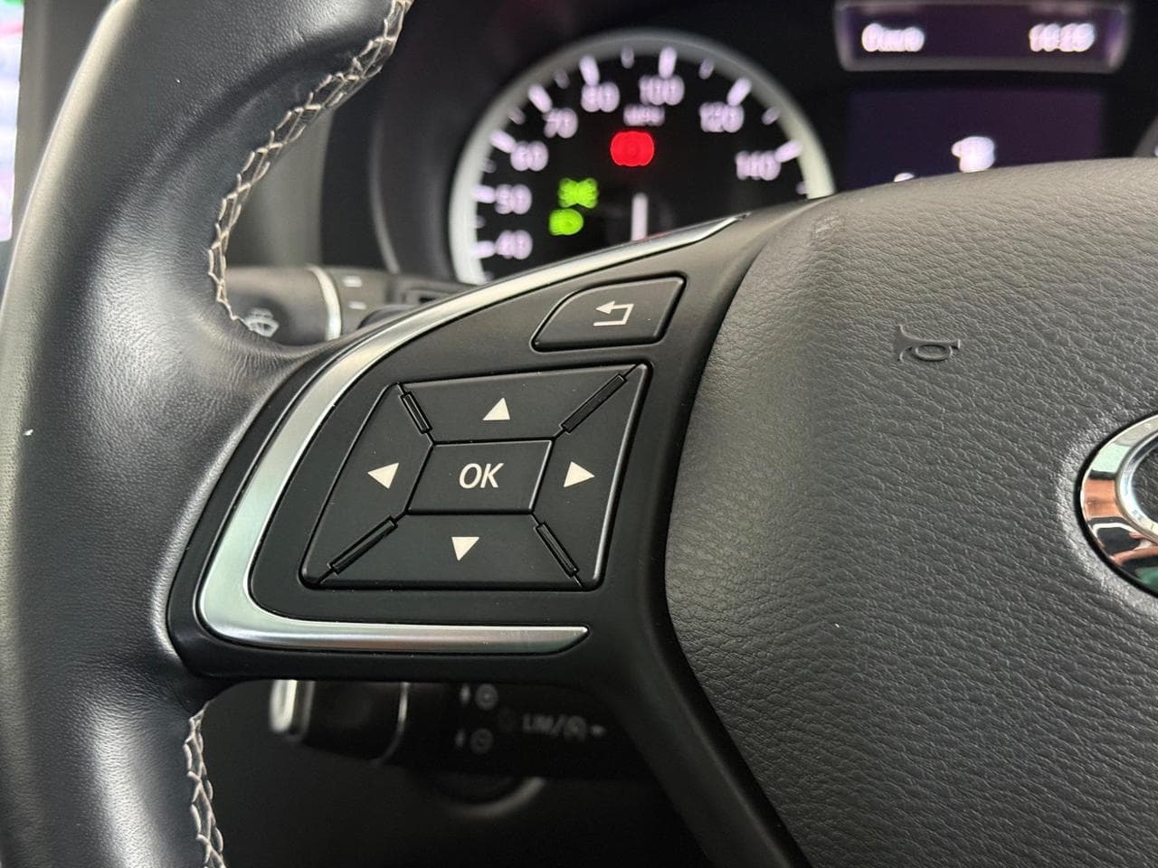 INFINITI Q30 thumbnail Misc Controls