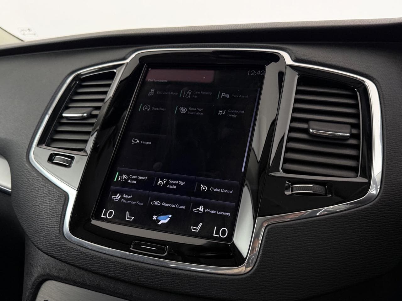 VOLVO XC90 thumbnail Infotainment System