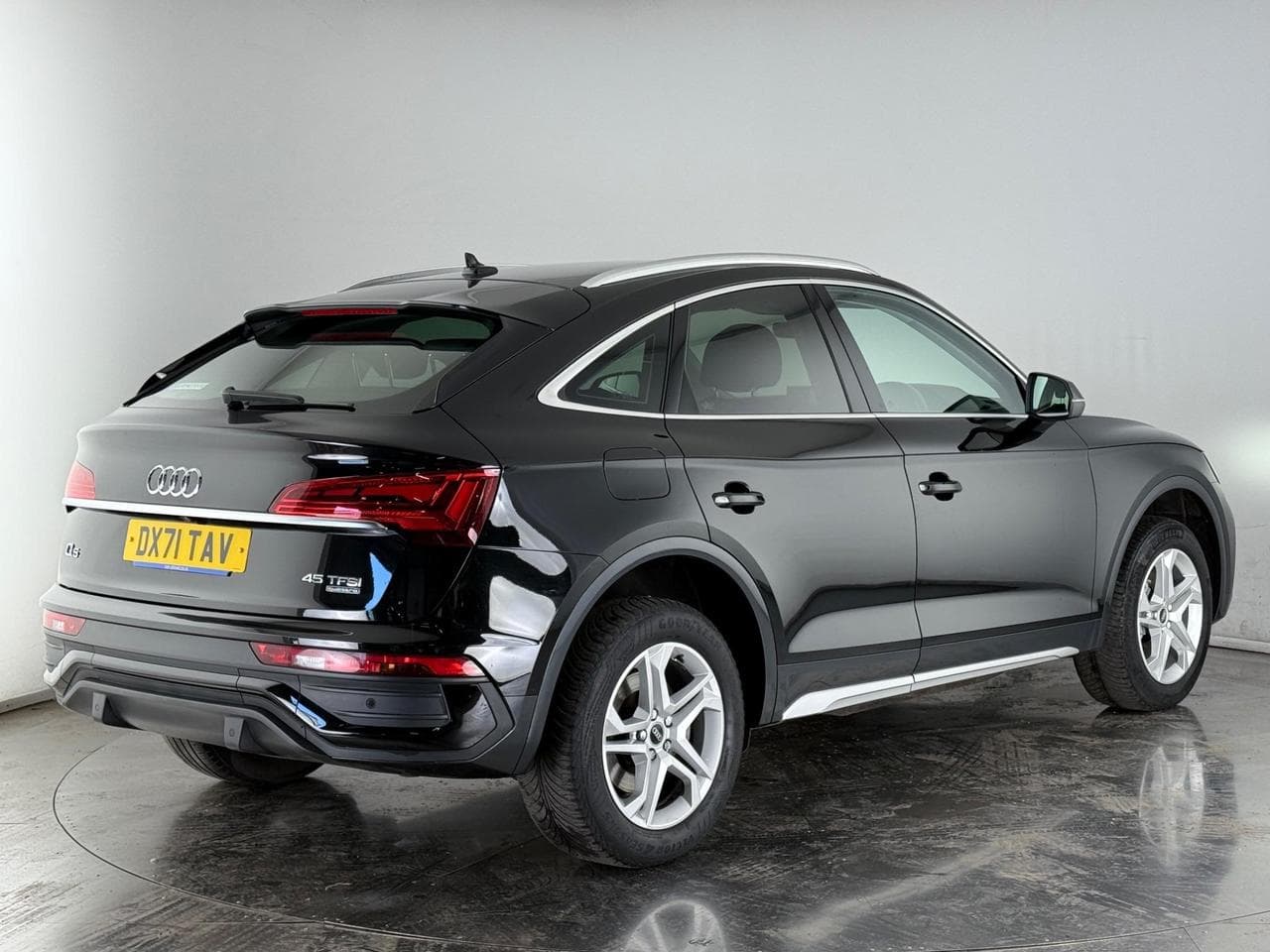 AUDI Q5 thumbnail Rear Right