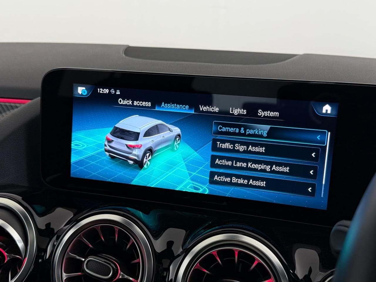 MERCEDES-BENZ GLA thumbnail Infotainment System