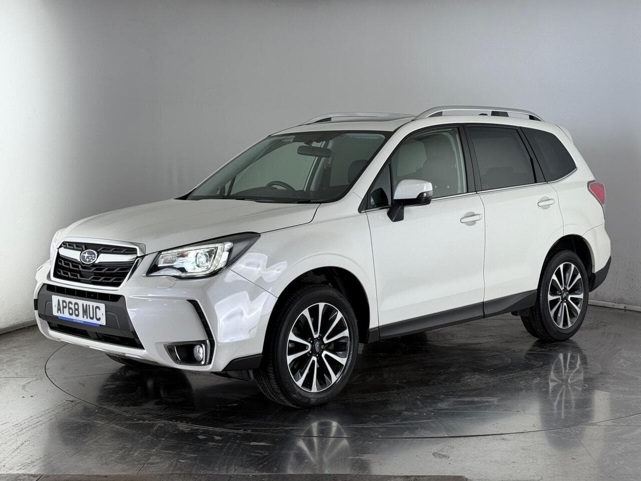 SUBARU Forester thumbnail Front Left