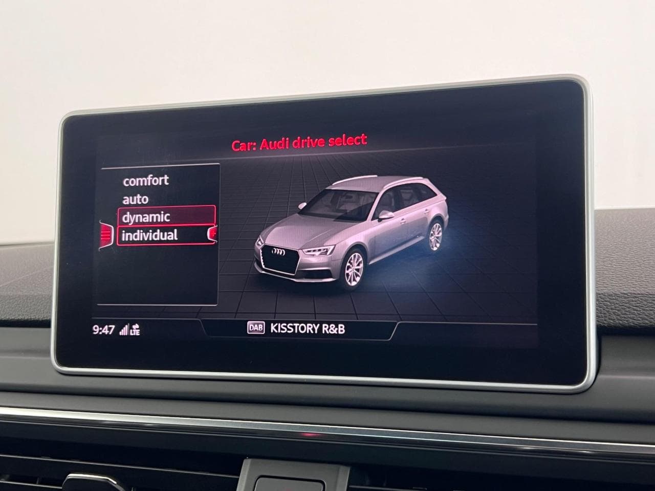 AUDI A4 thumbnail Infotainment System