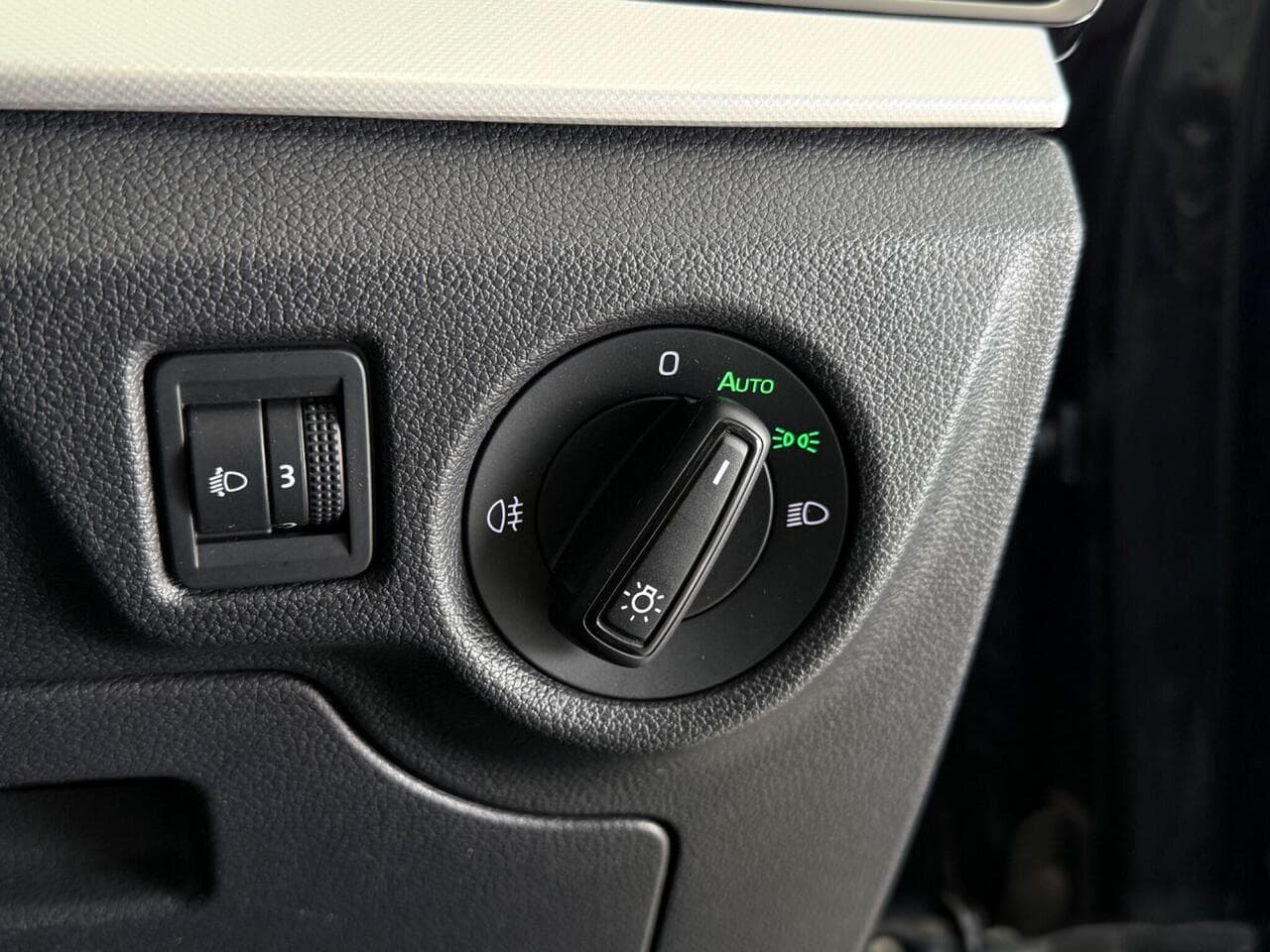 SKODA Kamiq thumbnail Misc Controls