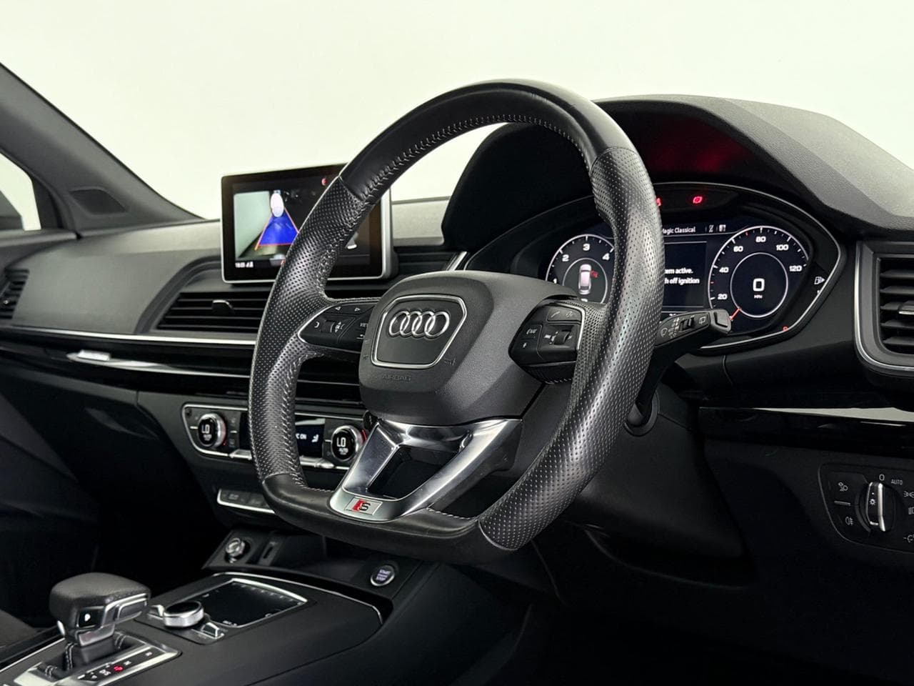 AUDI Q5 thumbnail Steering Wheel
