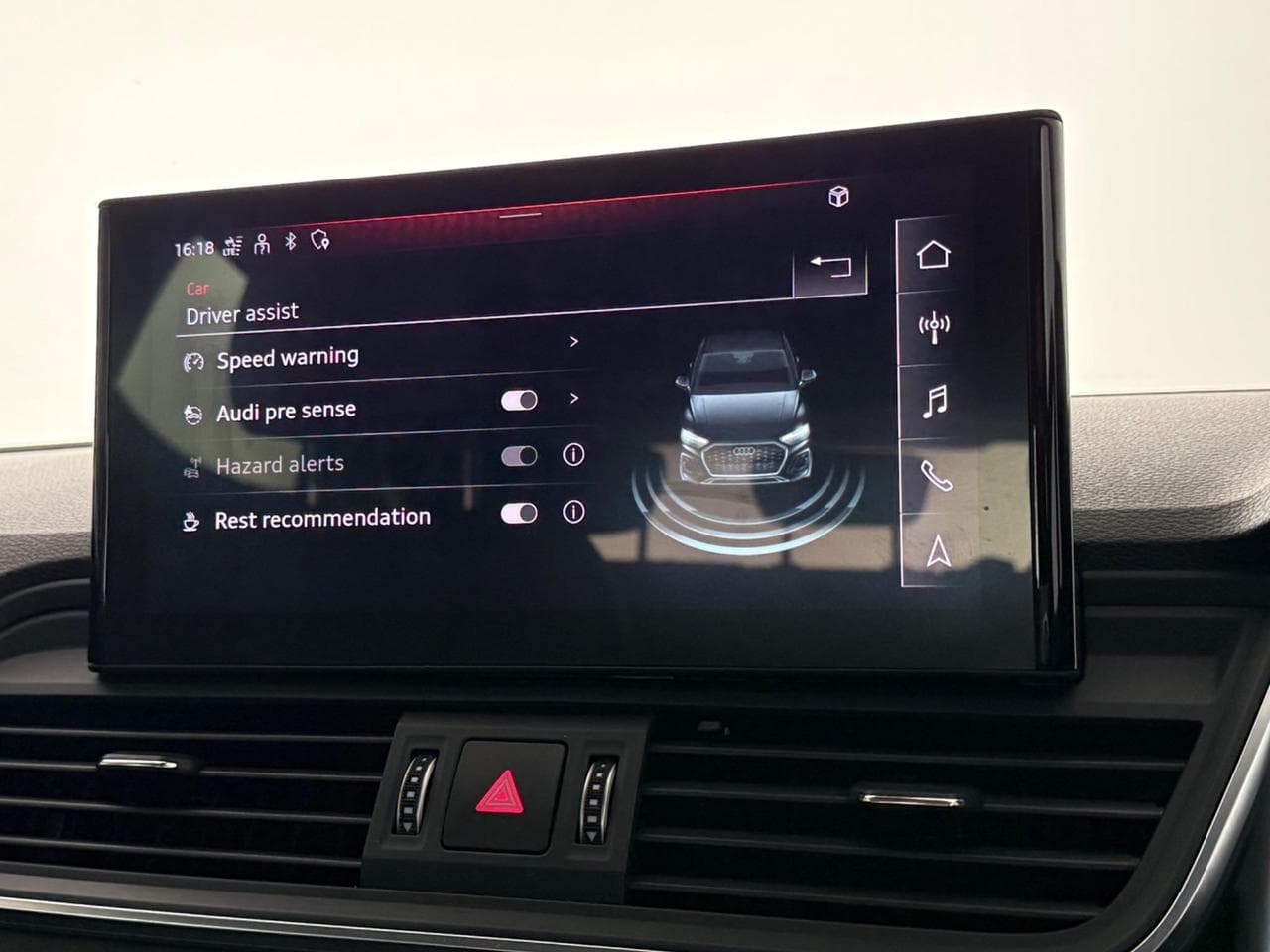 AUDI Q5 thumbnail Infotainment System