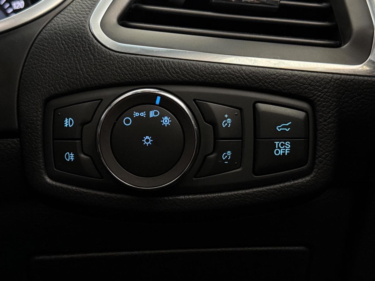 Ford Edge thumbnail Misc Controls